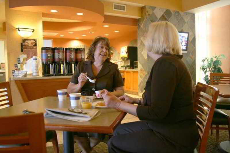 Hampton Inn&Suites Dallas-Mesquite Restaurant photo
